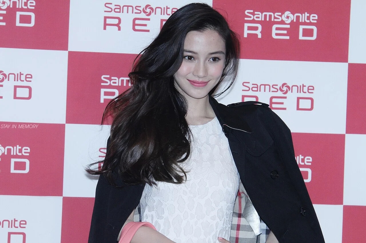 Angelababy in front of a Samsonite RED press backdrop, 23 October 2014.