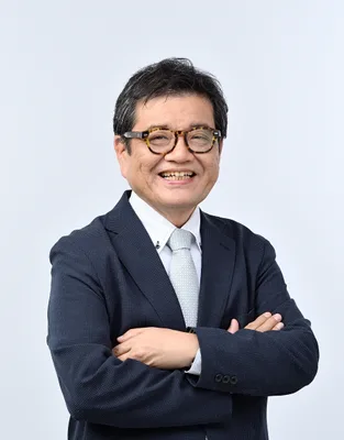 Takuro Morinaga, a professional studio portrait.